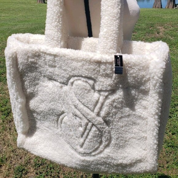 VICTORIA's SECRET ivory/cream SHERPA vs logo TOTE CARRYALL BAG limited edition - Picture 2 of 7